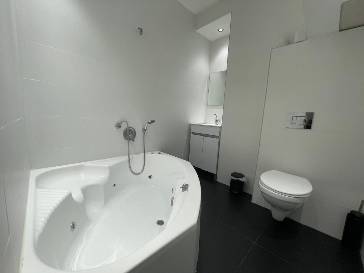 Rothschild 79 Hotel Petach Tikva Екстериор снимка
