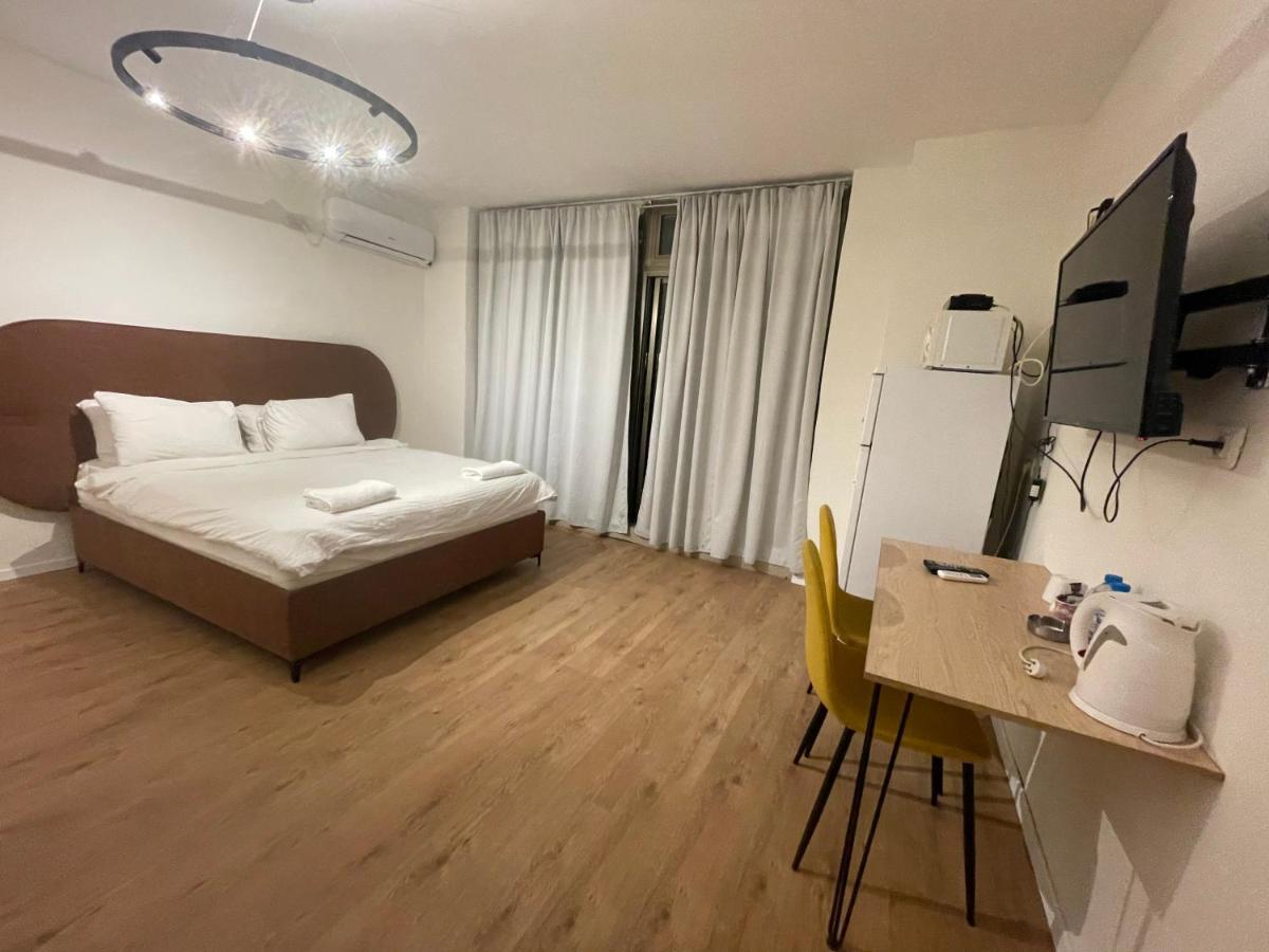 Rothschild 79 Hotel Petach Tikva Екстериор снимка