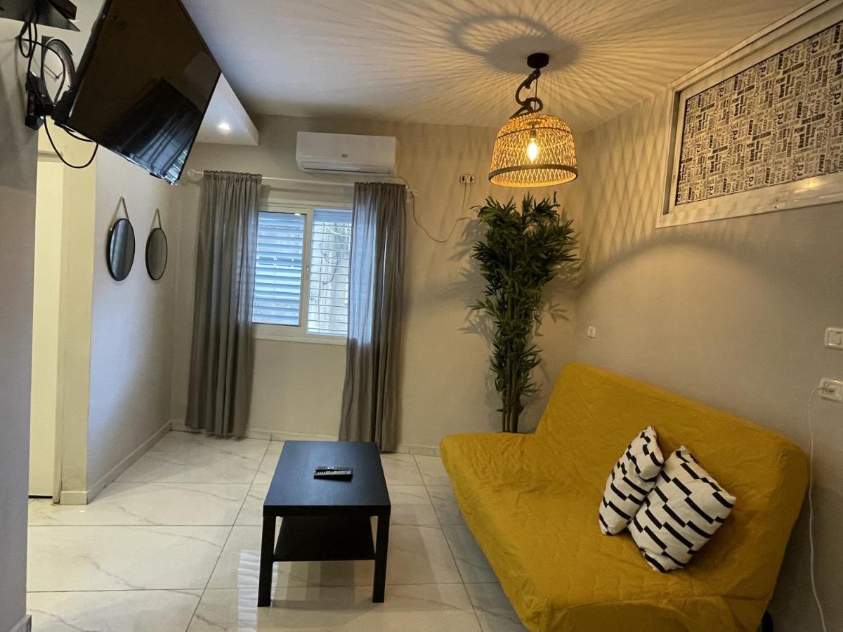 Rothschild 79 Hotel Petach Tikva Екстериор снимка